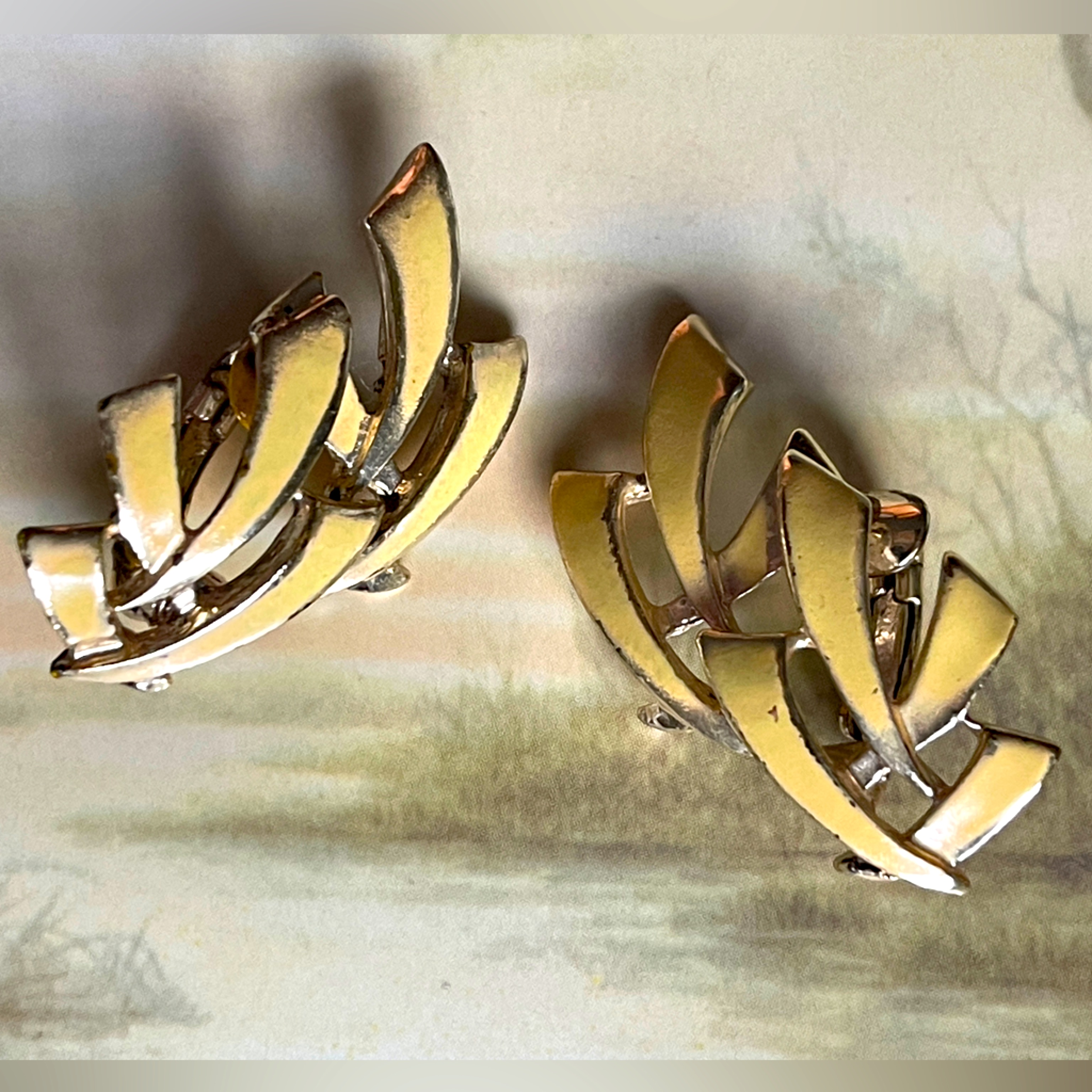 Vintage Coro Clip Earrings 25$